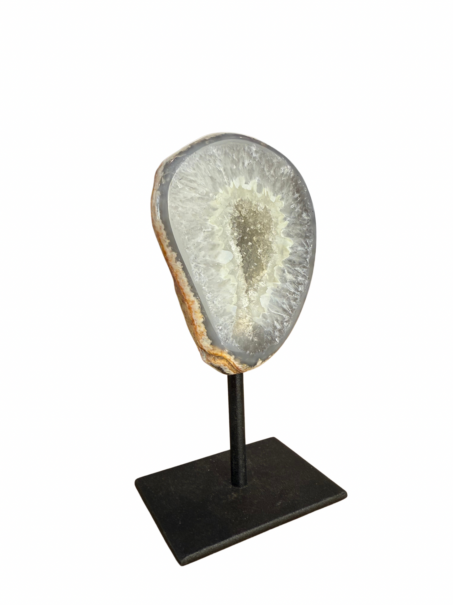 Agaat met druzy op standaard 3