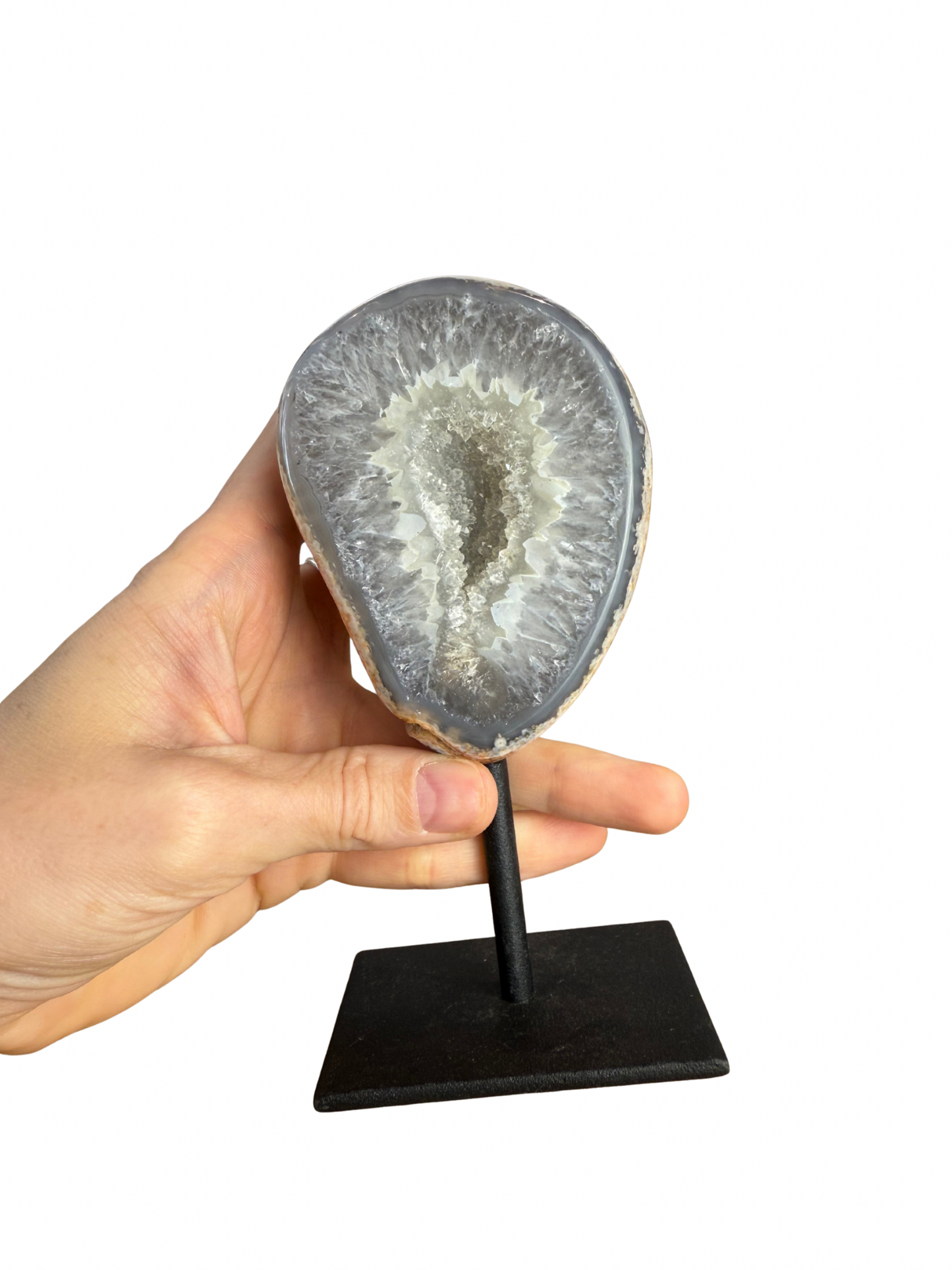 Agaat met druzy op standaard 3