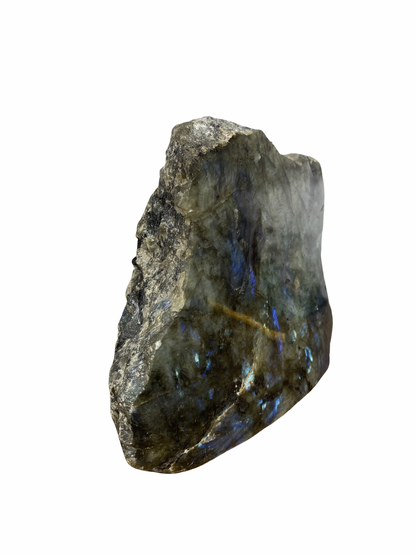 Labradoriet sculptuur half ruw