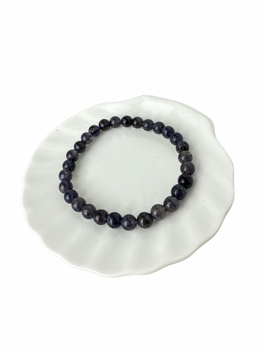 Ioliet (Cordieriet) kogelarmband 6 mm