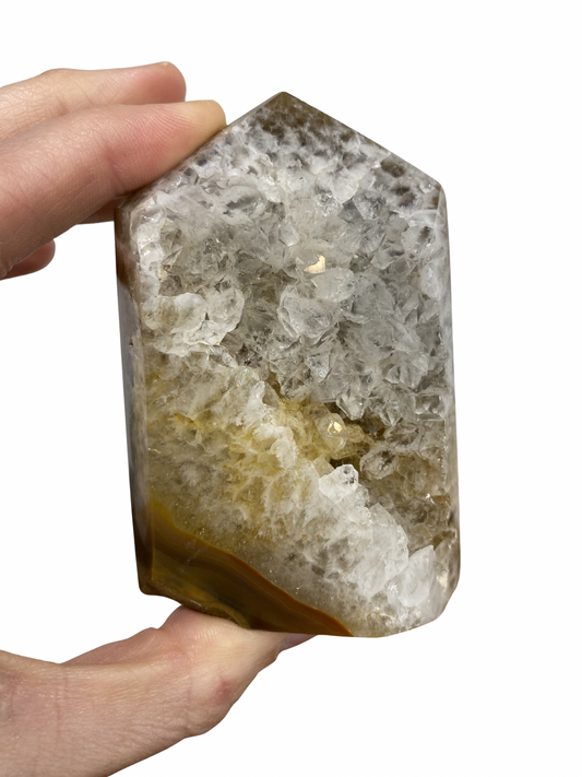 Agaat toren met druzy kristallen