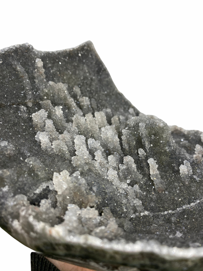 Zwarte Galaxy Amethist geode met stalactiet kristallen (Uruguay) | 1,8 kg