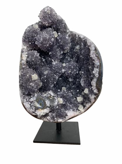 Galaxy Amethist met Calciet op standaard (Brazilië)