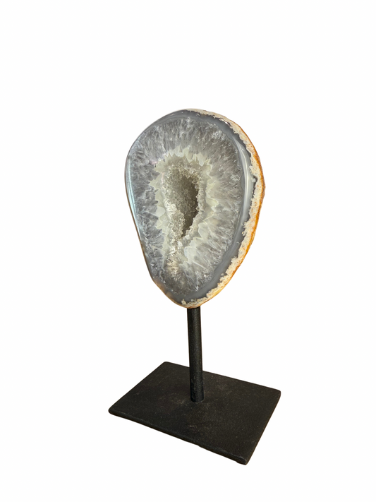 Agaat met druzy op standaard 3