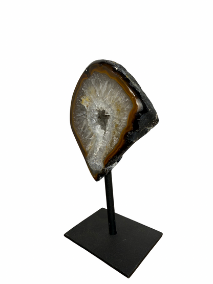 Agaat met druzy op standaard 4