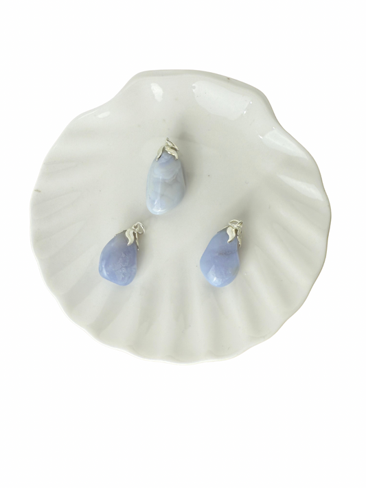 Olivia trommelsteen hanger Blauwe Chalcedoon (Blue Lace Agaat)