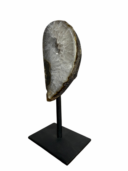 Agaat met druzy op standaard 6