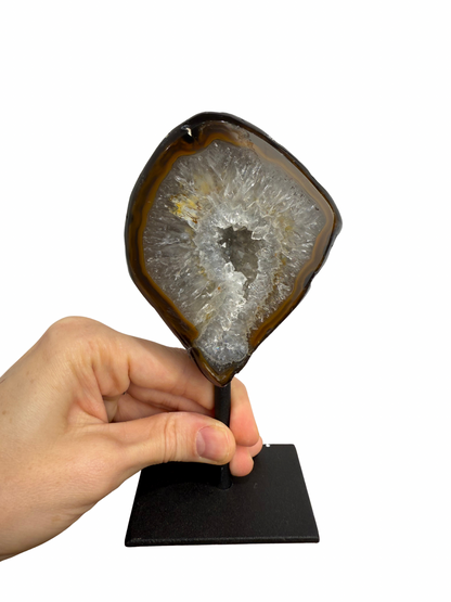 Agaat met druzy op standaard 4