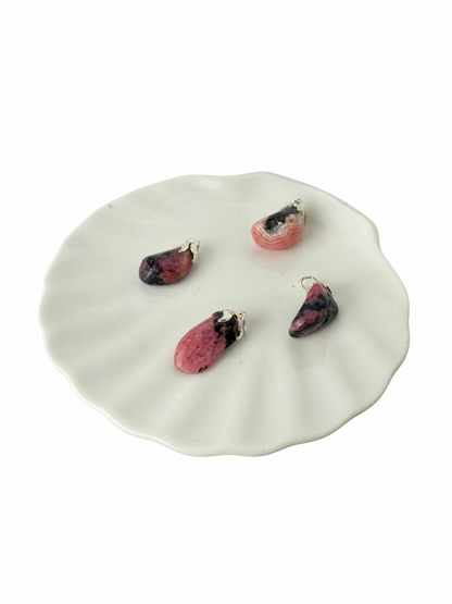 Olivia trommelsteen hanger Rhodoniet