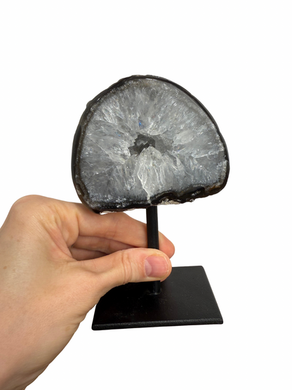 Agaat met druzy op standaard 5